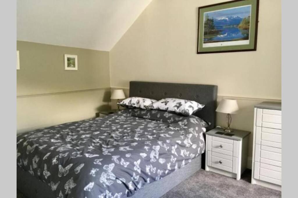 Twostones Self Catering Cottage Аррочар Экстерьер фото